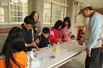 親子自然遊戲-「 好玩的水」