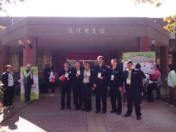 替代役役男協助低碳樂活悠遊騎活動合影