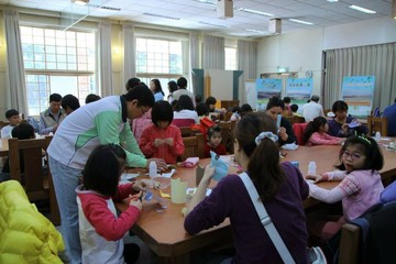 103年01月12日 親子美勞「 貓頭鷹筆筒」創作