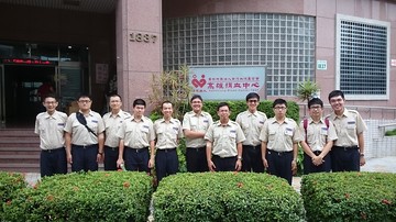 替代役役男捐血中心前合影 