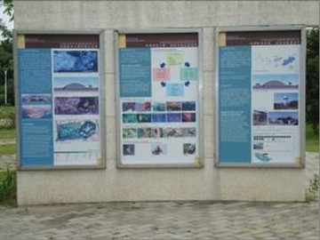 解說牌位置及數量適當