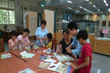 104年9月13日 親子美勞-環保藝術筆筒創作