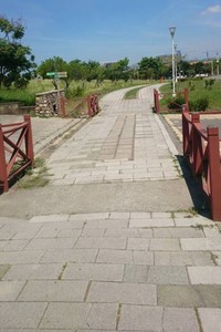 施工前照片（步道磚間縫過大、隆起、斷裂）