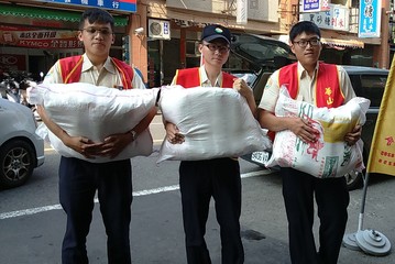 役男搬運物資贈與情形