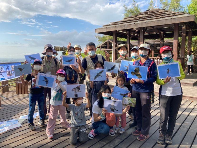 自管處邀請高雄鳥會專業講師介紹過境猛禽